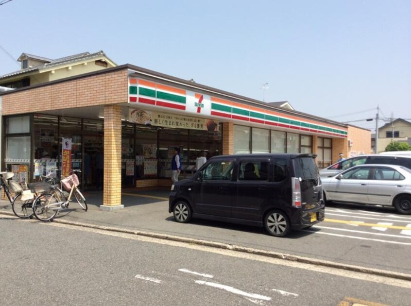 セブンイレブン堺東雲東町店(コンビニ)まで72m ロイズパレス