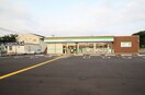 ファミリーマート加東上中店(コンビニ)まで243m カモミールⅠ