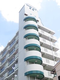 ビバリ－ヒルズ泉尾