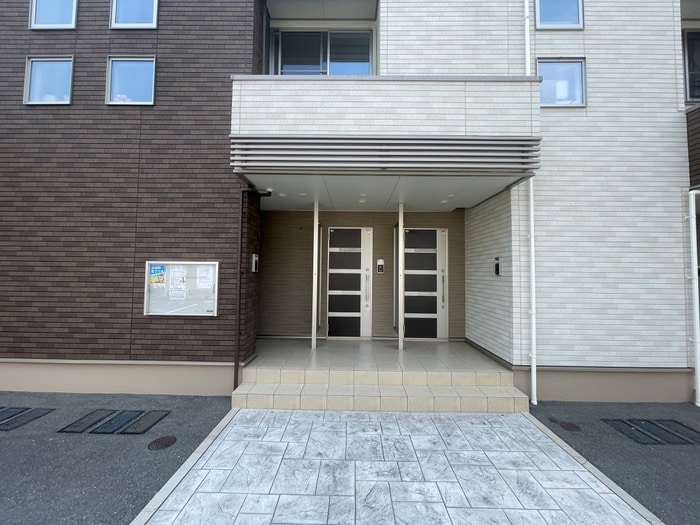 エントランス部分 カルム　ルラ－シュ