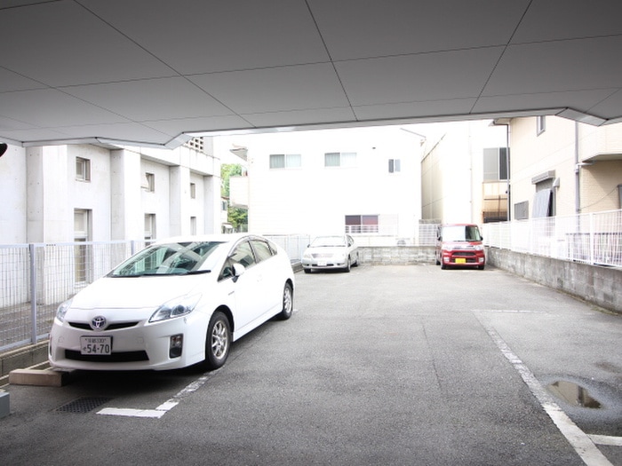 駐車場 Whisker31