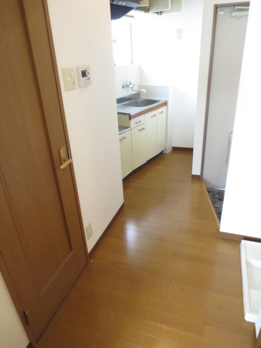 廊下 岩本マンション