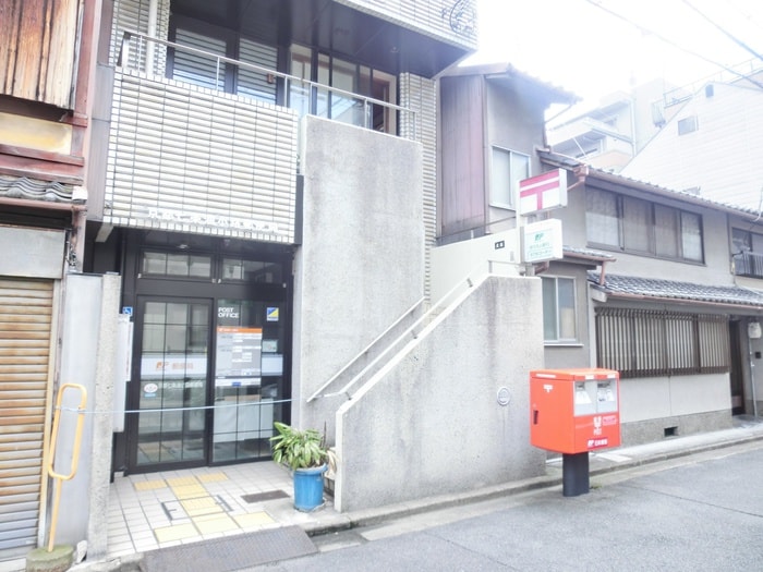 京都七条油小路郵便局(郵便局)まで300m ソレイユ本願寺