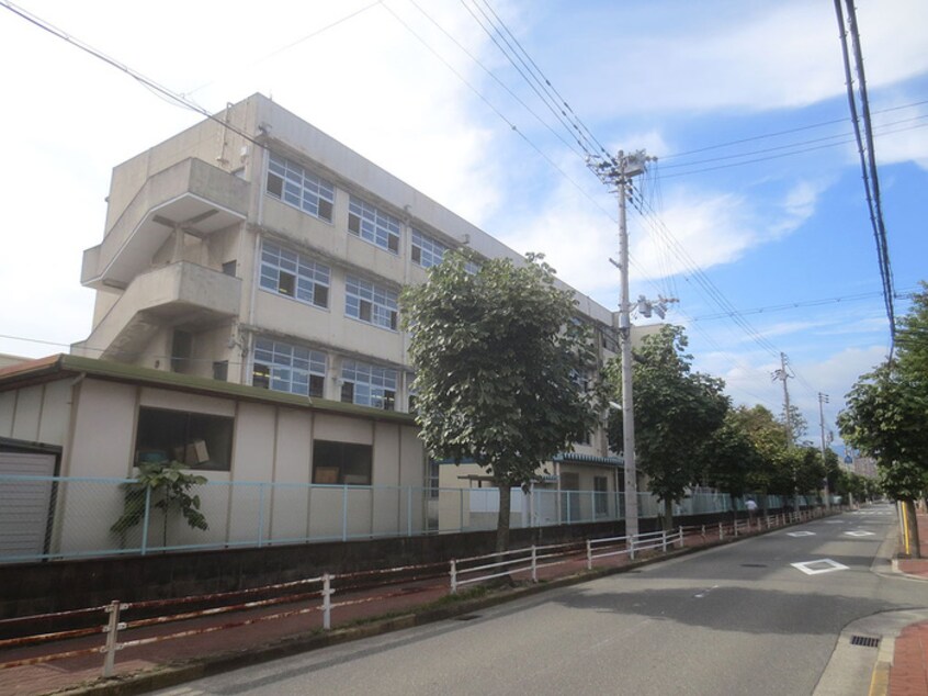 鳴尾中学校(中学校/中等教育学校)まで600m BOWER-PLACE