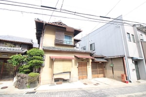 建勲神社前貸家