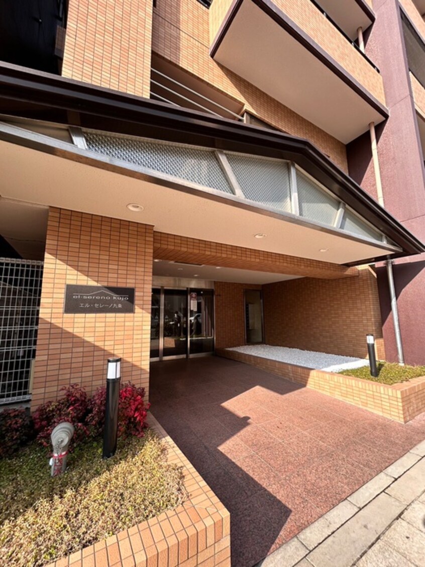 エントランス部分 エル･セレ－ノ九条