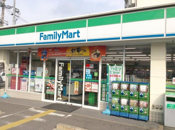 ファミリーマート八尾安中町六丁目店(コンビニ)まで640m RHYTHM八尾