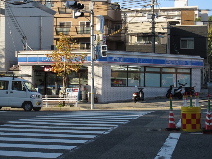 ローソン(コンビニ)まで230m シャトラン弓木一番館