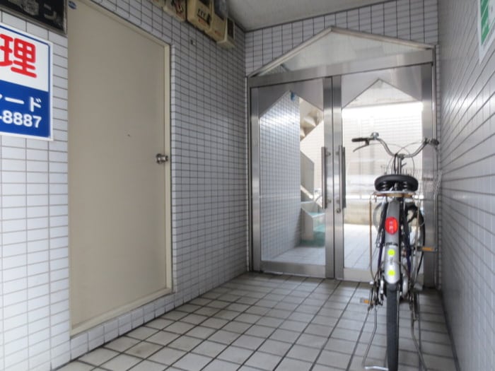エントランス部分 センチュリ－マンション