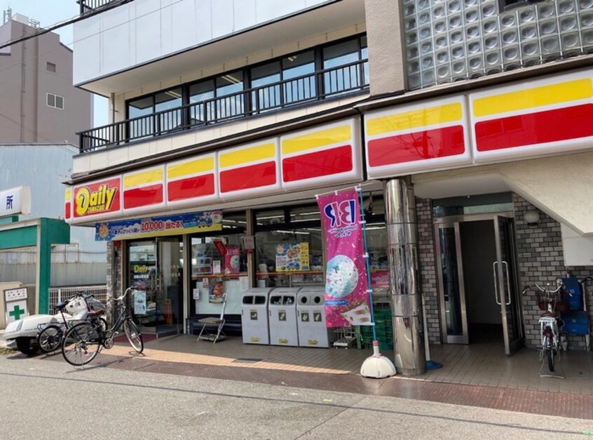 デイリーヤマザキ浅香山駅前店(コンビニ)まで450m フィオーレ香ヶ丘