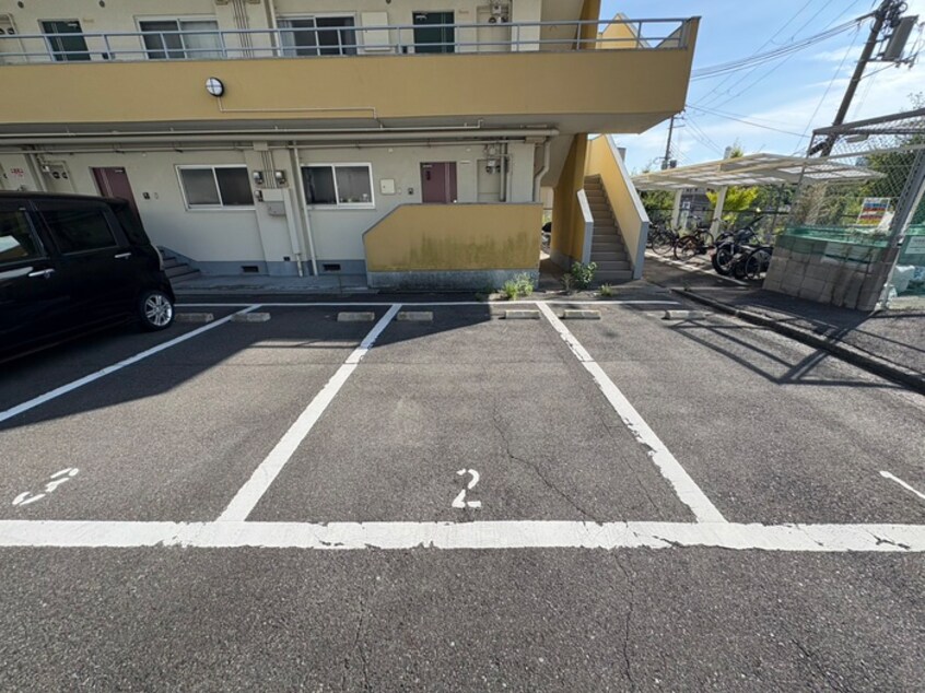 駐車場 アロハ名谷