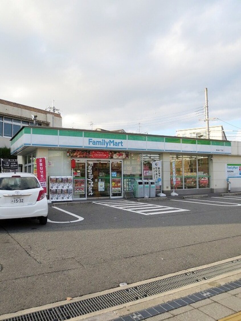 ファミリーマート守口菊水通2丁目店(コンビニ)まで362m アーリーズ大宮通