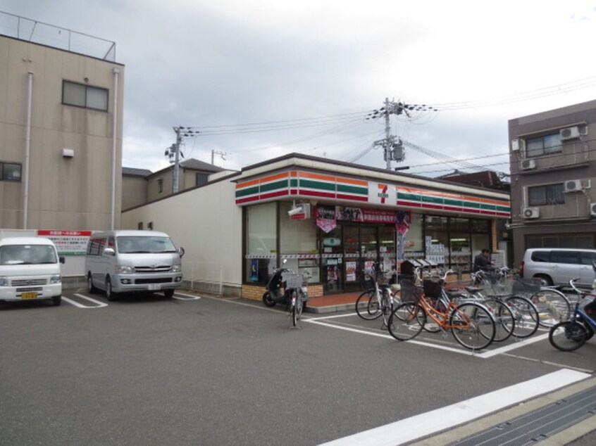 セブンイレブン摂津香露園店(コンビニ)まで110m 東海マンション