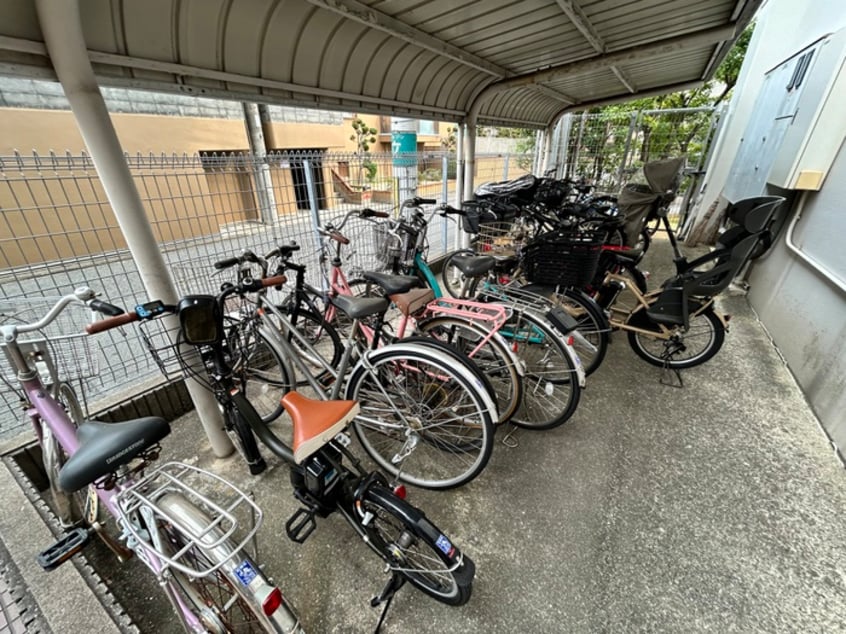 駐輪場 フロ－ライト緑地公園