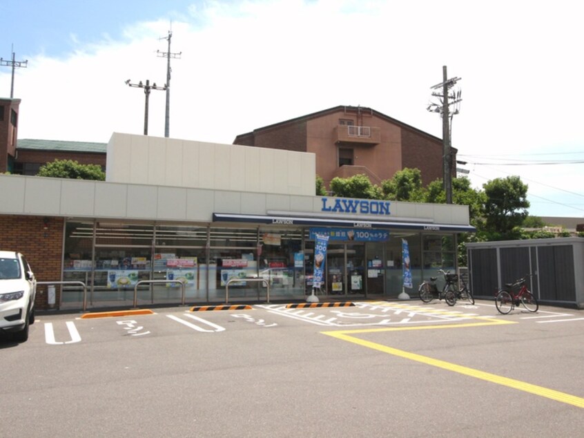 ローソン箕面五丁目店(コンビニ)まで832m ソレ－ユ青山