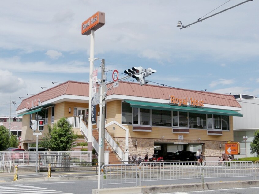ロイヤルホスト池田天神店(その他飲食（ファミレスなど）)まで330m ソラ－ナメゾン池田天神