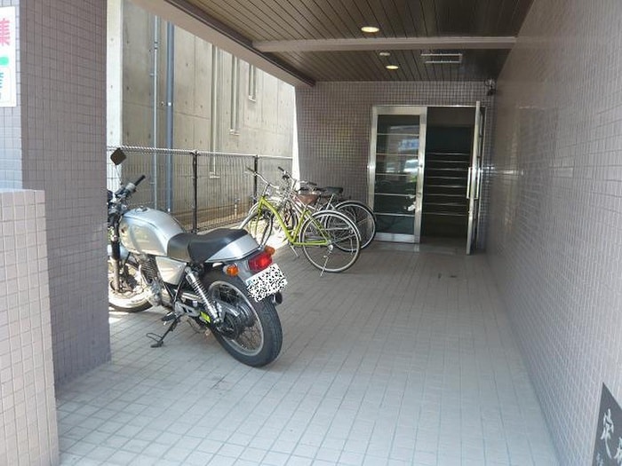 駐輪場 ゴ－ルドツリ－