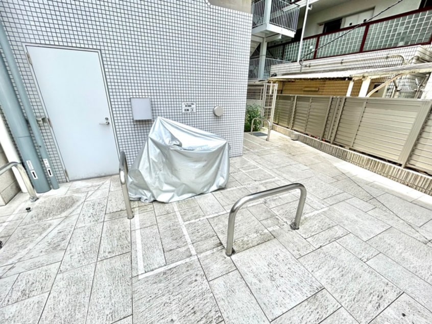 バイク置き場 イノセント堂山