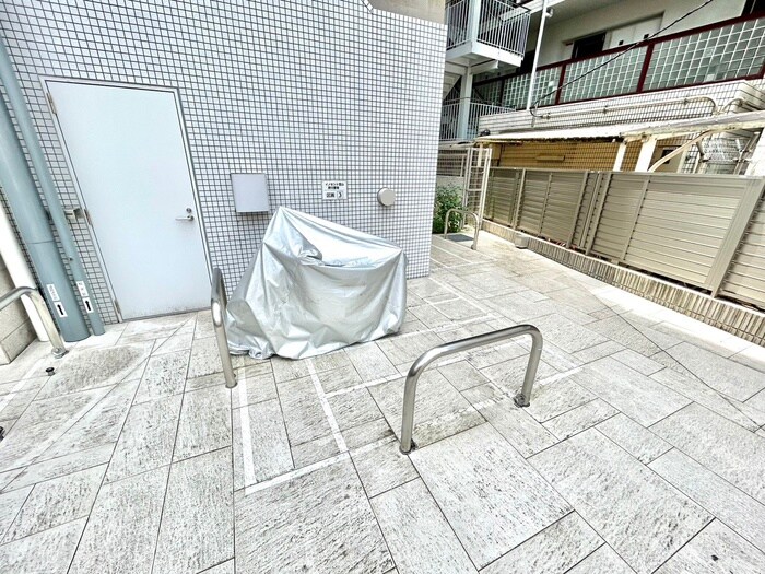 バイク置き場 イノセント堂山