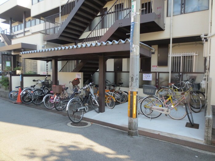 駐輪場 ニードハイツ杉原