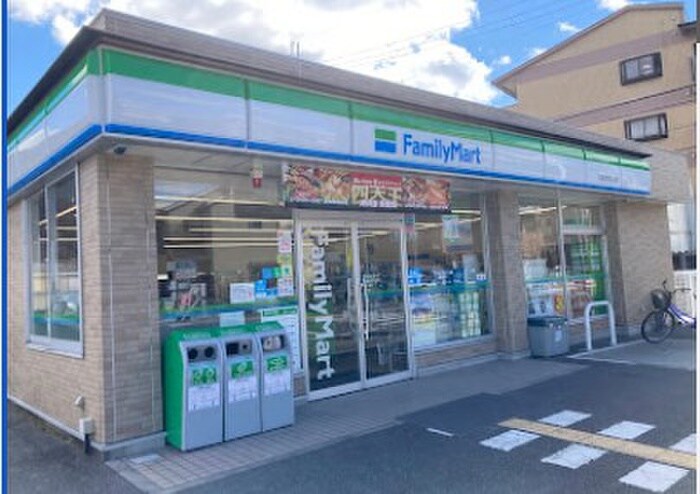 ファミリーマート川西でざいけ店(コンビニ)まで400m 美園町１４－６貸家