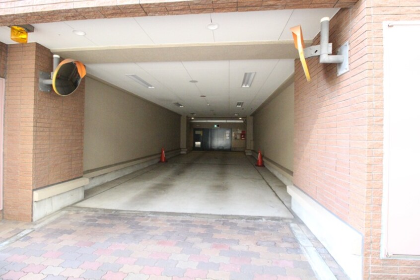駐車場 レーベン三宮（１３０４）