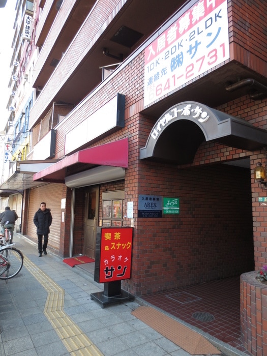 エントランス部分 ロイヤルコ－ポサン