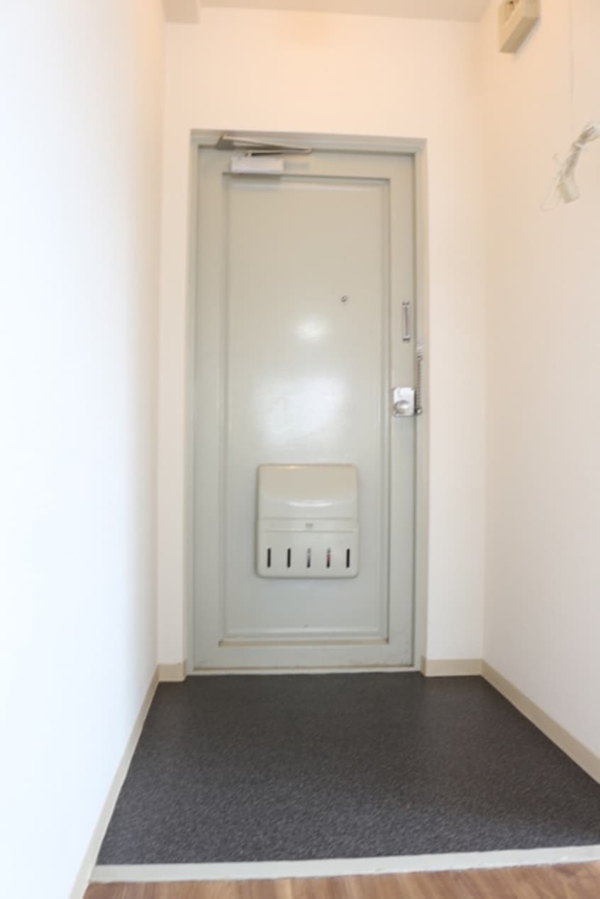 玄関 ルミエ－ル天満