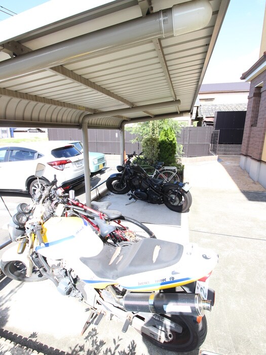 駐輪場 フレスクーラ