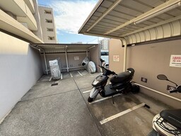 バイク置き場