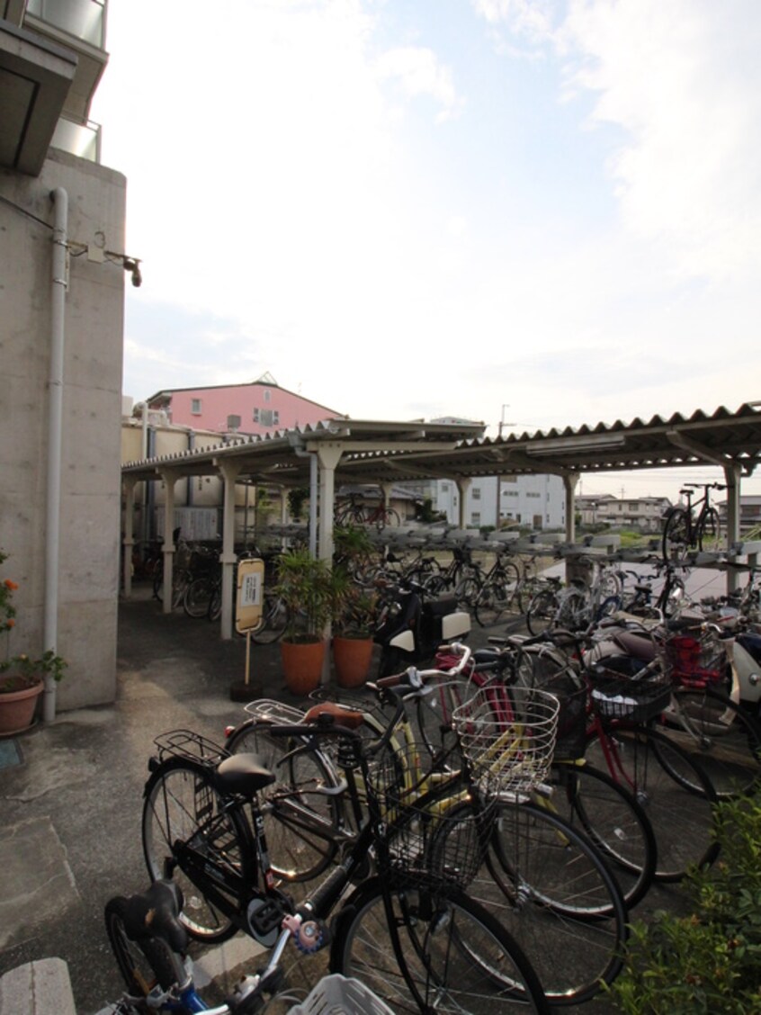 駐輪場 ｃｅｄａｒ　ｖｉｌｌａｇｅ