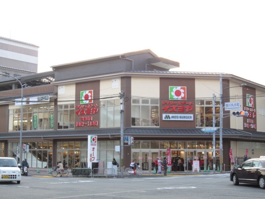 イズミヤ堀川丸太町店(スーパー)まで550m 光陽ハイツ