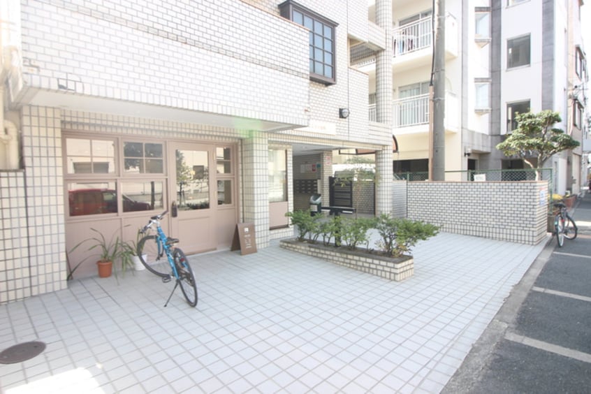 エントランス部分 クレスティ曽根