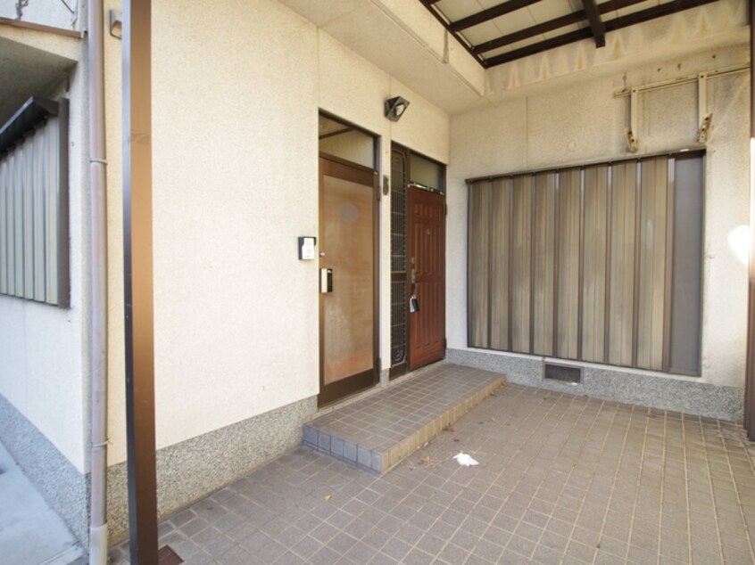 エントランス部分 ｶﾗｰｽﾞﾋﾞﾝﾃｰｼﾞ橋本中ノ町戸建