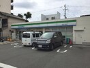 ファミリーマート浜口西一丁目店(コンビニ)まで180m 浜口ハイツ