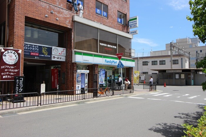 ファミリーマート阪急桂駅前店(コンビニ)まで550m グランレブリ－桂ｐａｒｔⅢ