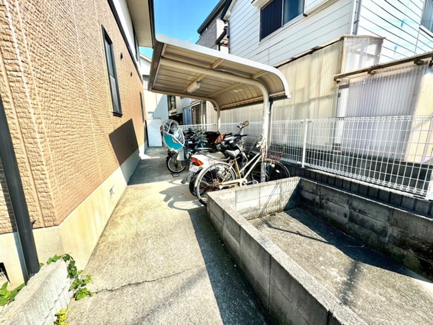 駐輪場 シャルマンイワイ