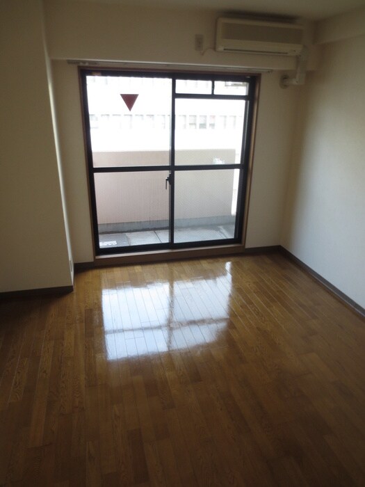 居室 エレーヌ十三