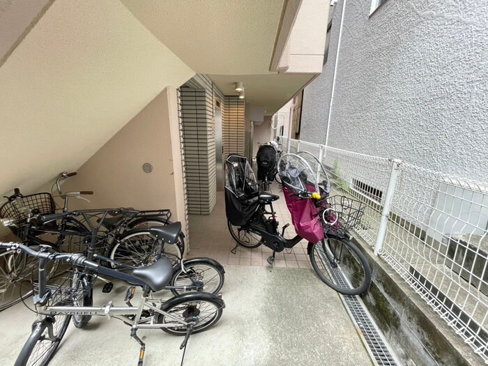 駐輪場 ウェルステイツ