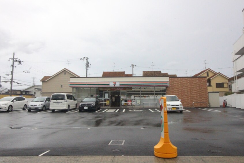 セブンイレブン(コンビニ)まで500m メゾンドゥース学園町