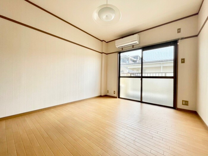 居室 ロイヤル墨染