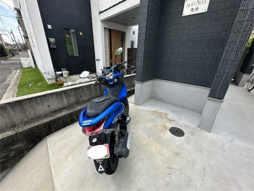 バイク置き場 ＡＬＥＧＲＩＡ豊津