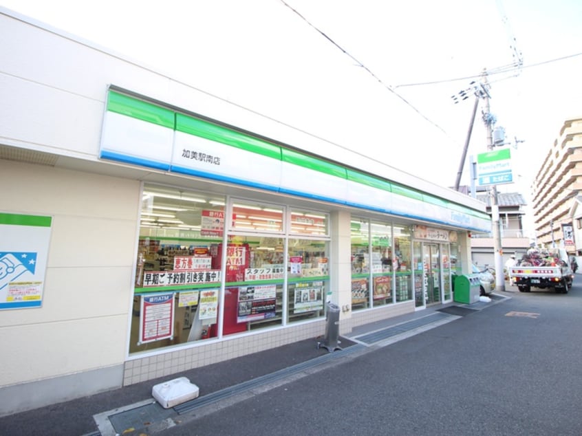 ファミリーマート(コンビニ)まで502m H-Maison WEST