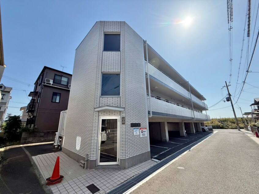 外観写真 リバーサイド 車田