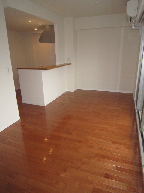 居室 ＩＬ　ＲＯＳＳＯ堀川六角