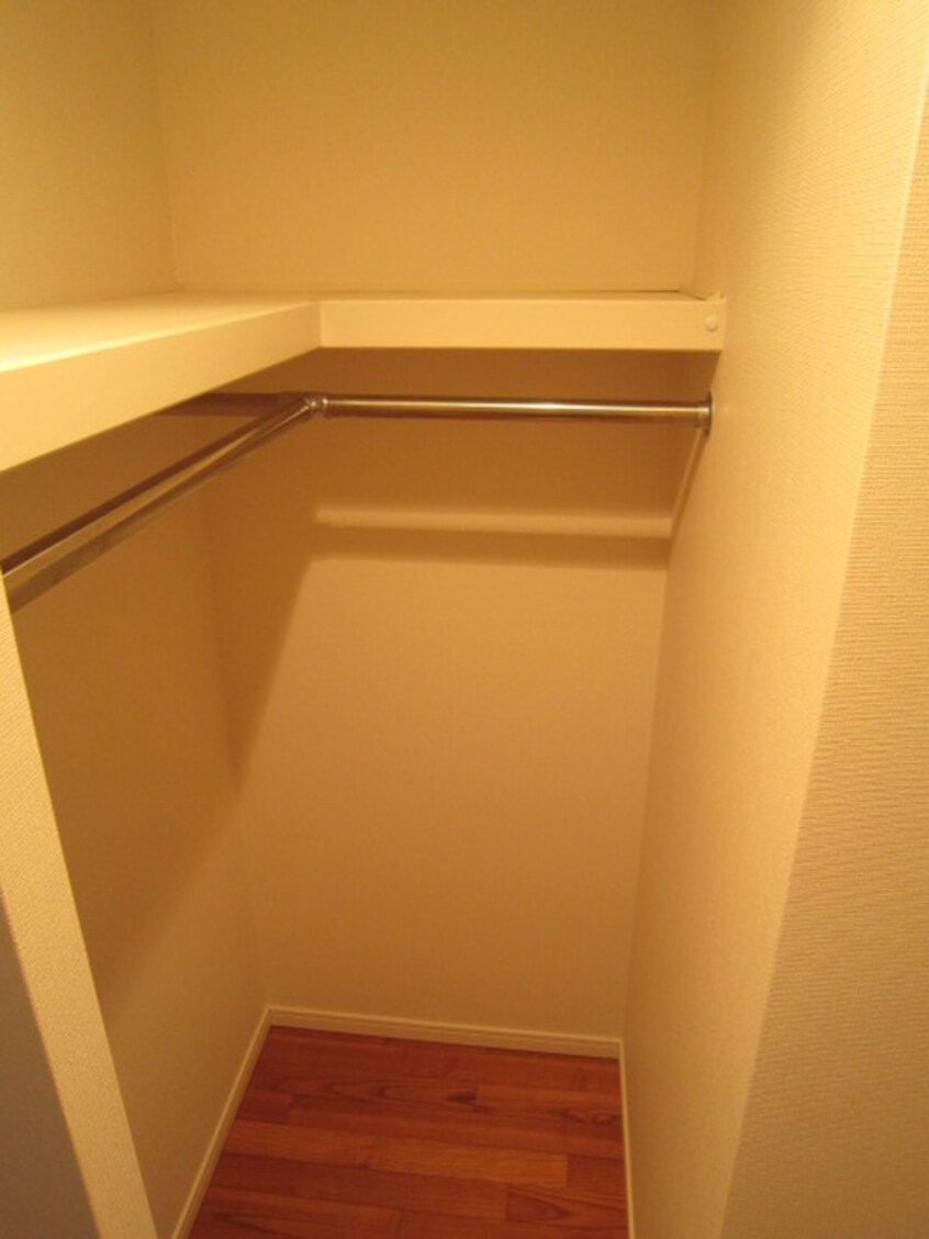 収納 ＩＬ　ＲＯＳＳＯ堀川六角