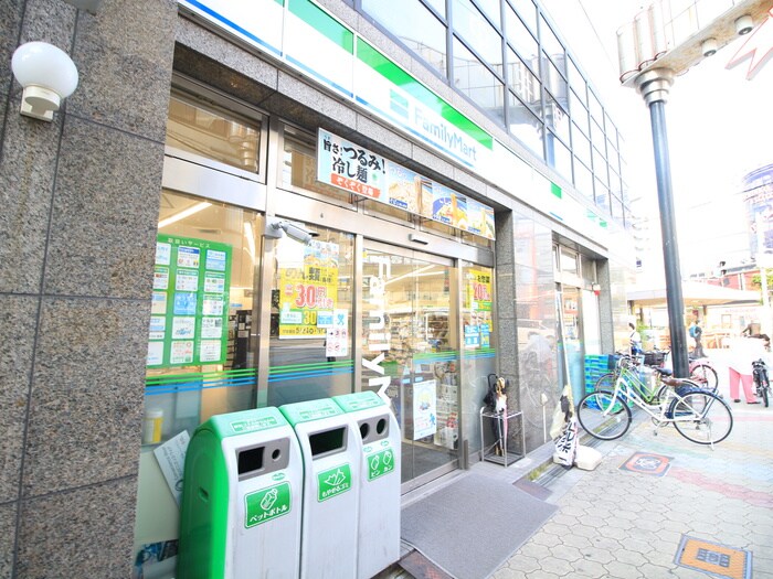 ファミリーマート 駒川三丁目店(コンビニ)まで10m エストゥディオアヴァンサル