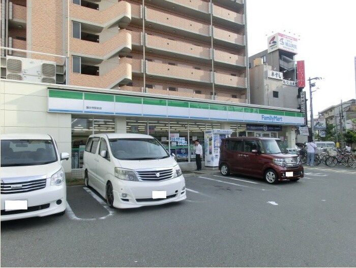 ファミリーマート(コンビニ)まで120m グラージュ春日丘