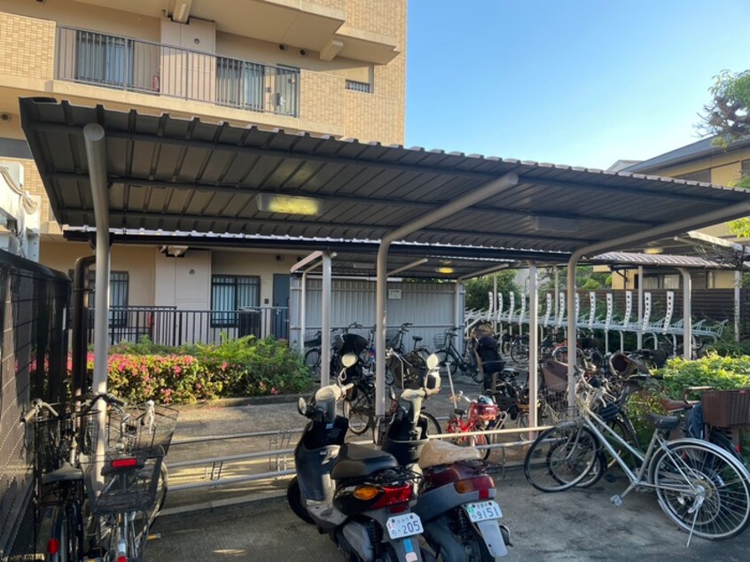 バイク置き場 カデット真趣園宝塚