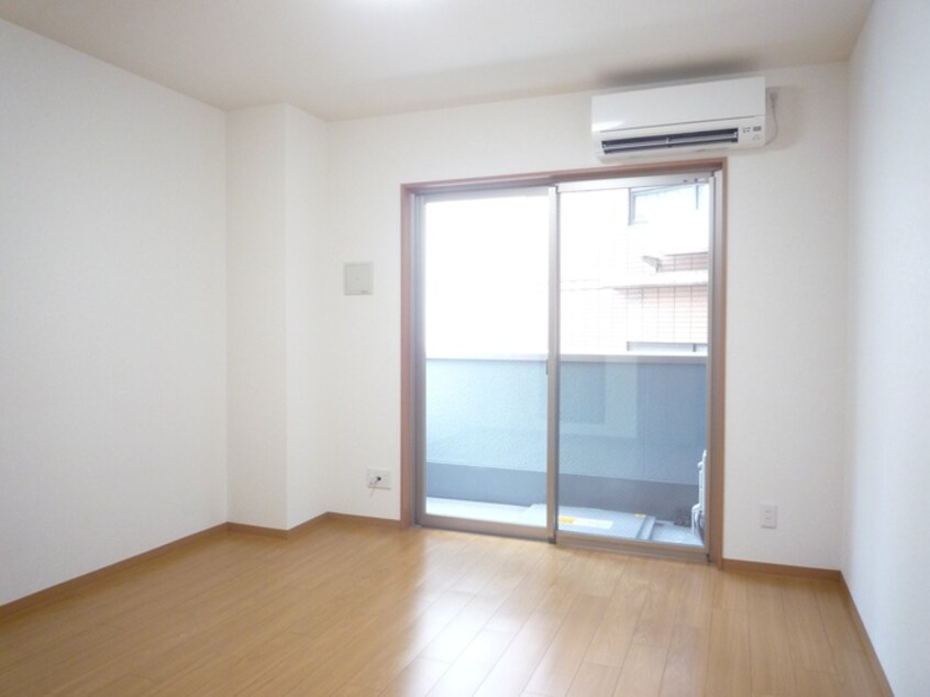 居室 ﾛｲﾔﾙｸｲｰﾝｽﾞﾊﾟｰｸ吹田片山町